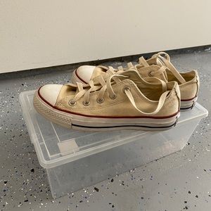 Converse low top all stars in size 6 women